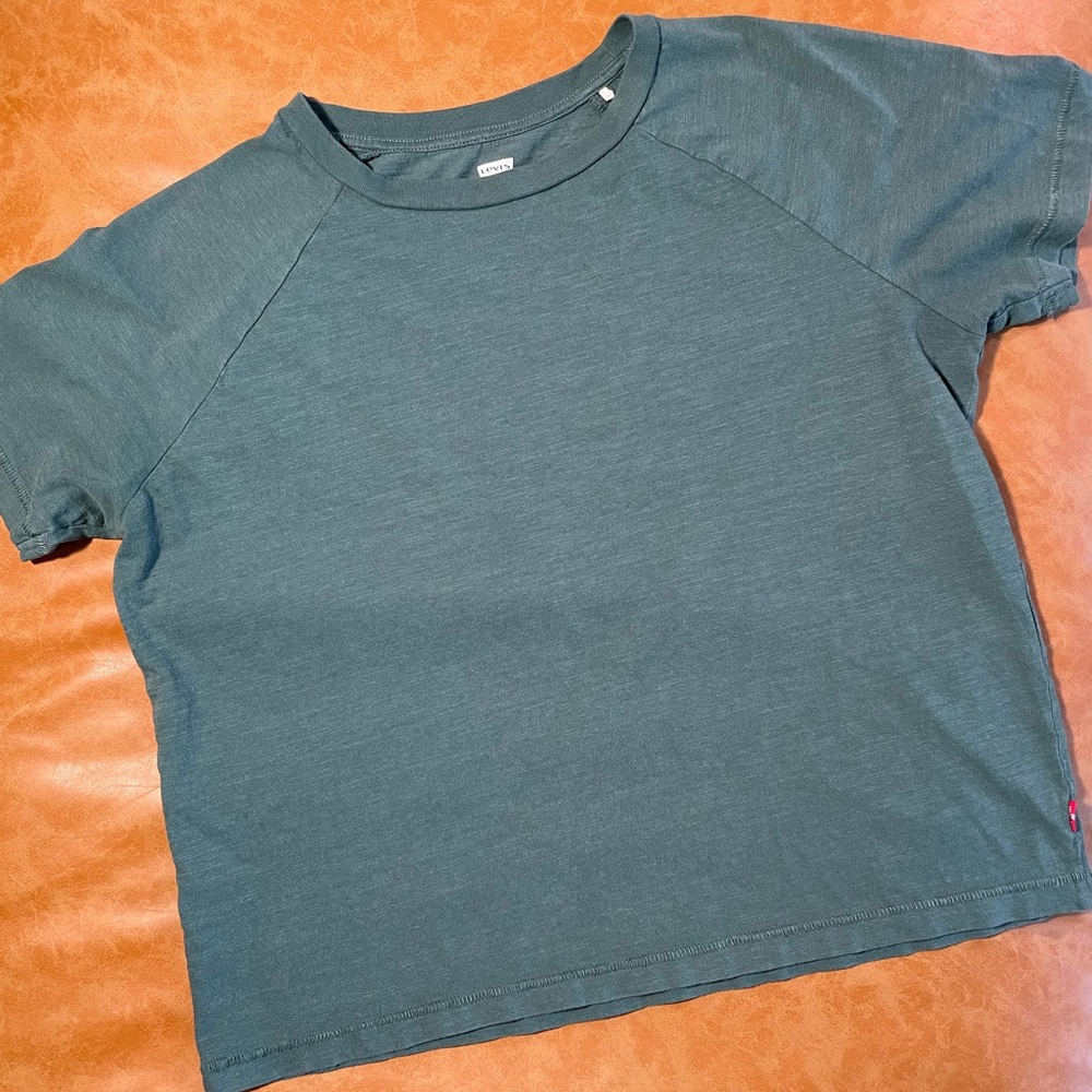 Levi’s Women’s Game Day T-Shirt in Bistro Green